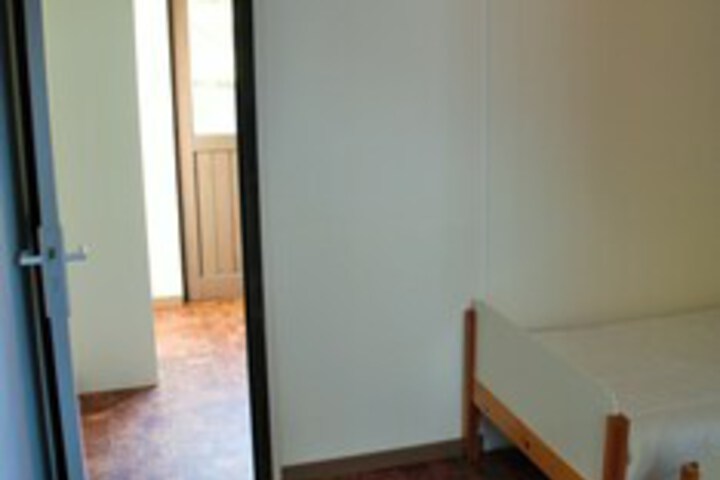 Room 28 of 33
