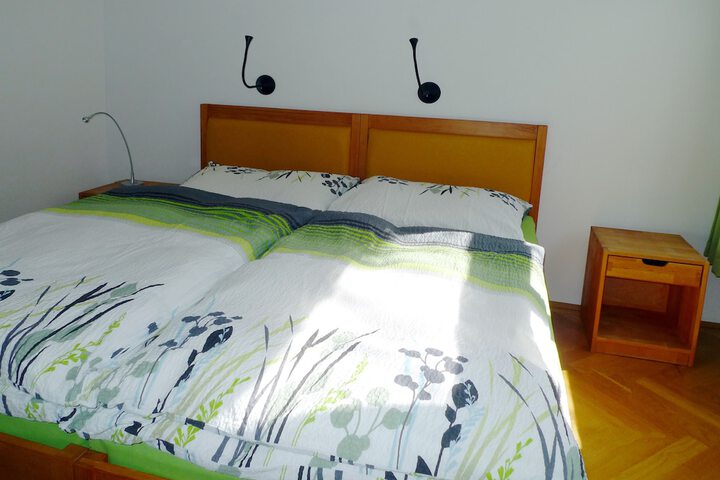 Room 13 of 30