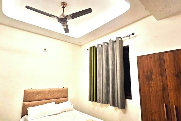 Room 4 of 54