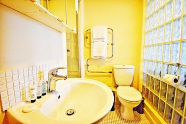 Room 2 of 6