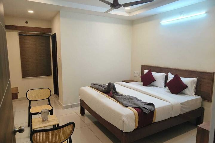 Room 3 of 16