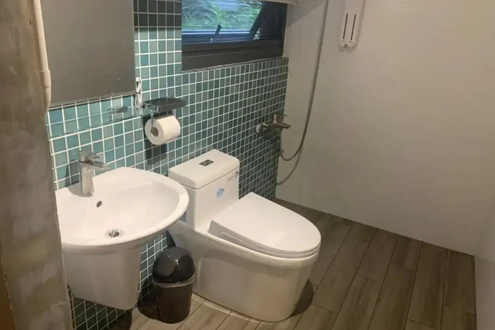 Room 9 of 14