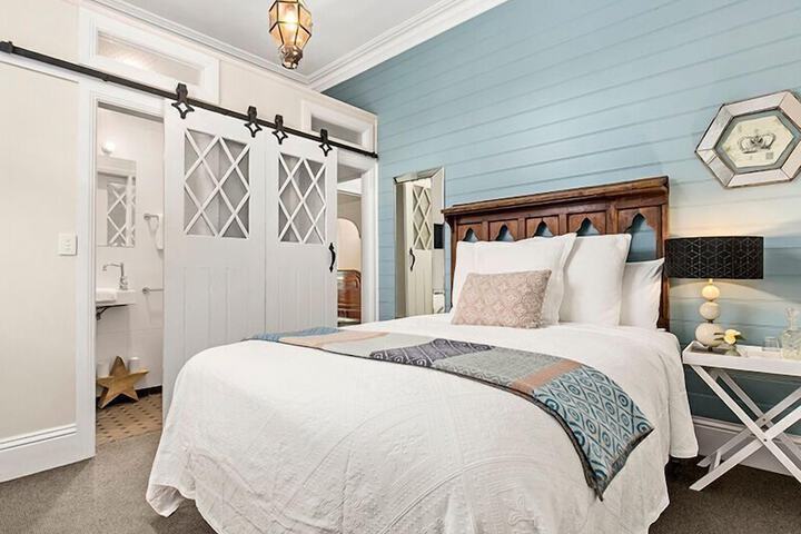 Room 27 of 120