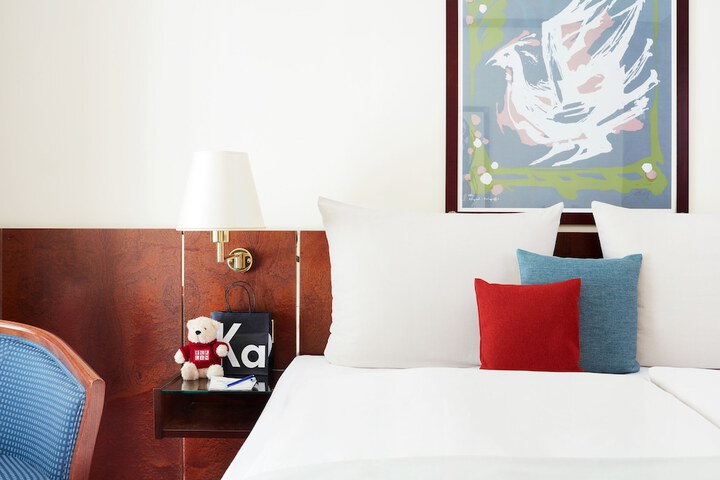 Room 4 of 43