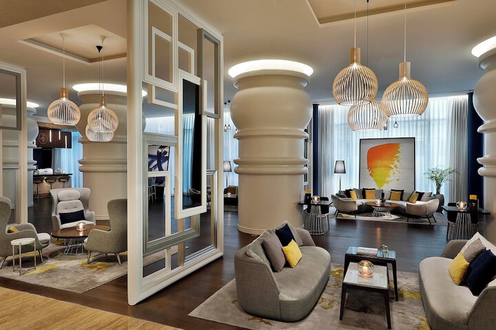 Entrance & Lobby