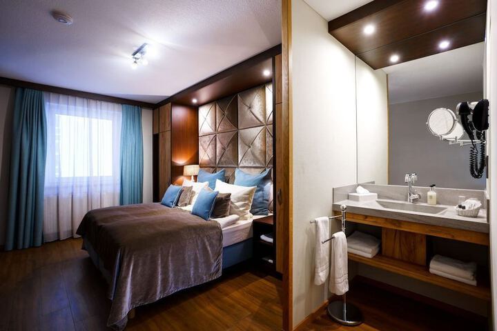 Room 11 of 24