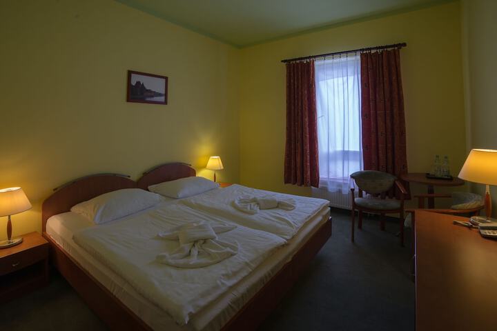 Room 5 of 41