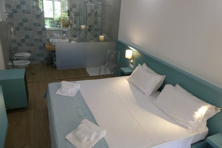 Room 5 of 32