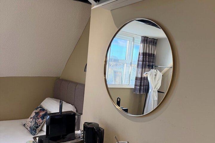 Room 16 of 43