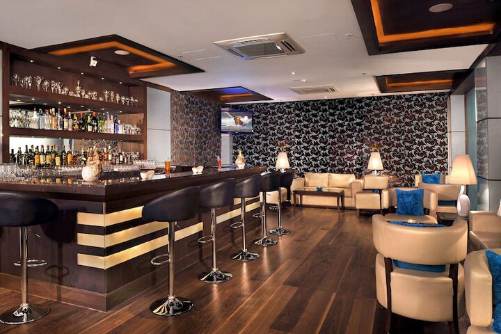 Lounge 38 of 46