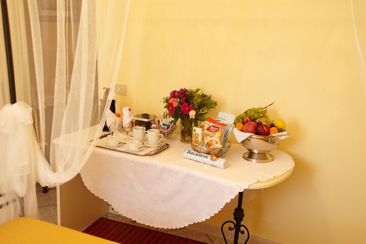 Room 12 of 25