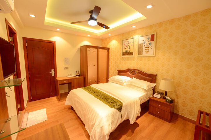 Room 7 of 38