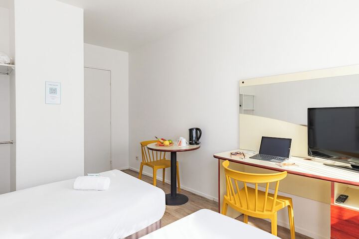 Room 16 of 28