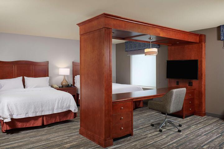 2 Queen Beds (14 of 17)