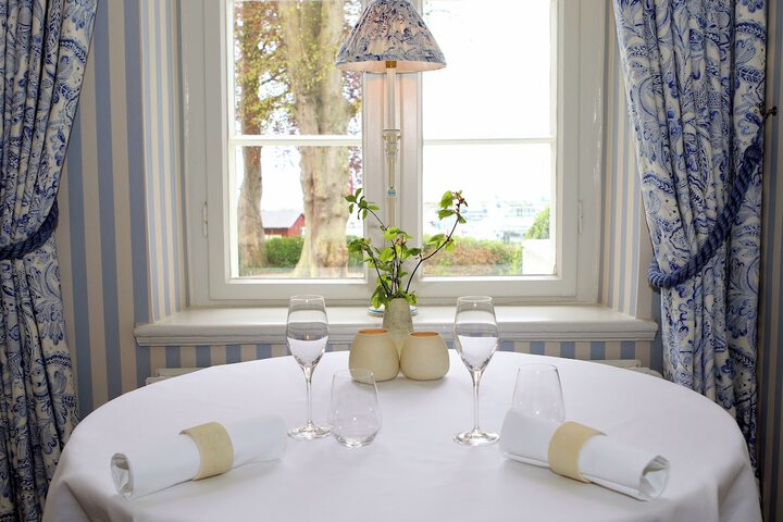 Dining 9 of 14