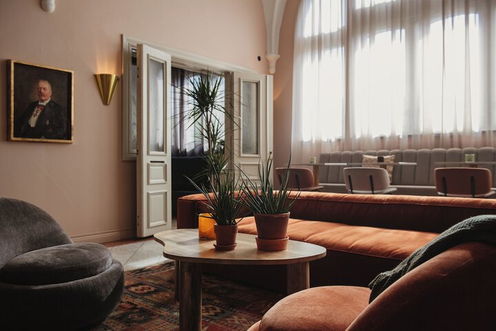 Guest Lobby