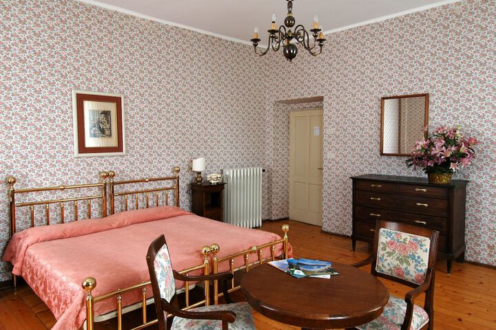 Room 5 of 37