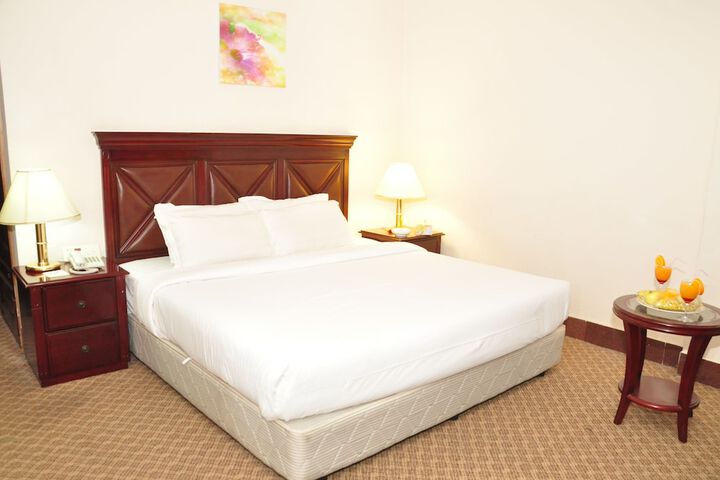 Room 8 of 33