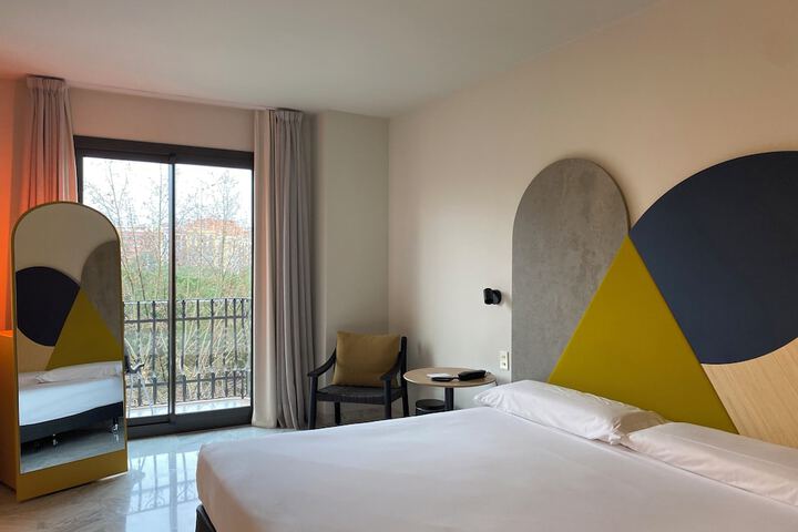 Room 53 of 265