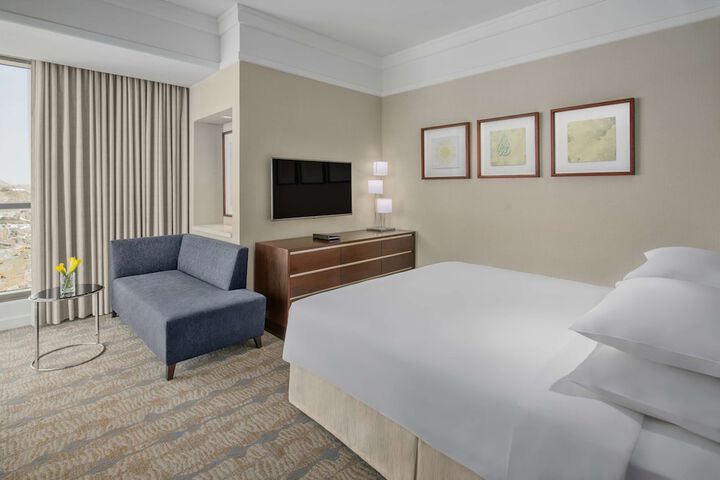 Room 15 of 77