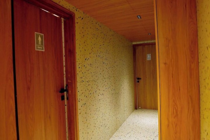 Room 32 of 108
