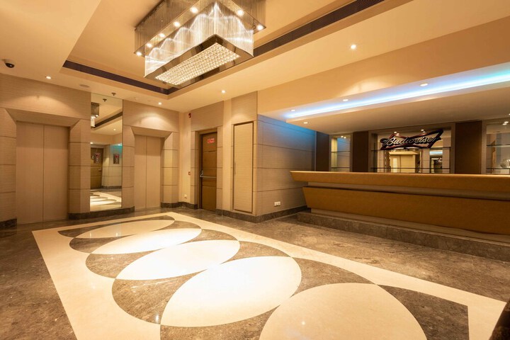 Ballroom/Hall 41 of 45