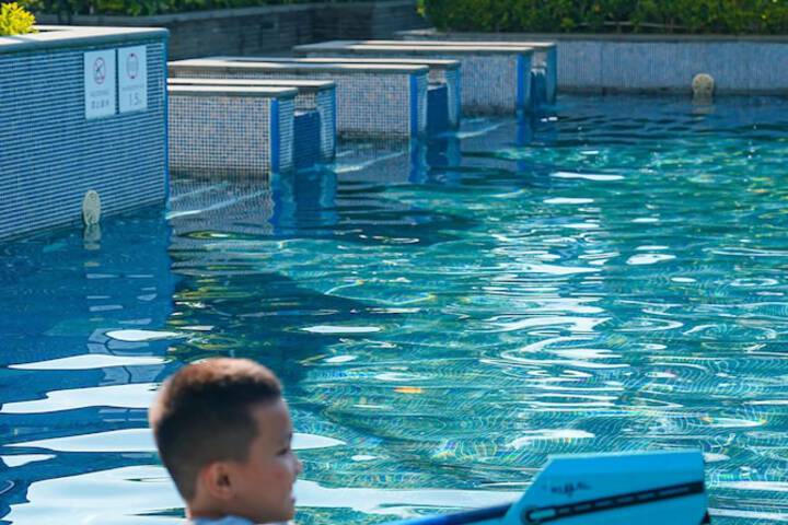 Pool 52 of 103