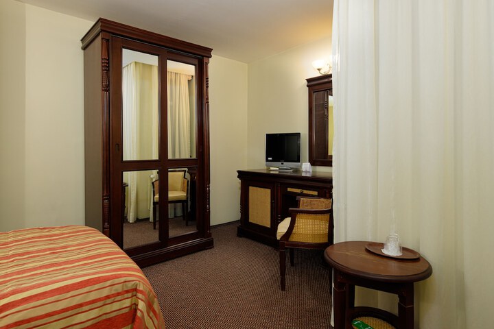 Room 9 of 50
