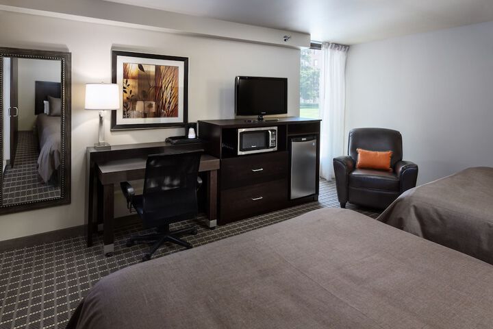 Deluxe 2 Queen Beds (5 of 6)
