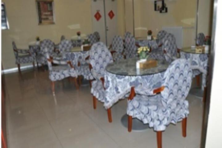Dining 7 of 8