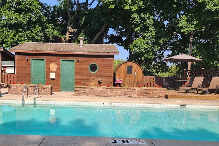 Pool 40 of 52