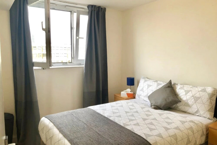 Central 2 Bed Apt Next To Victoria Station
