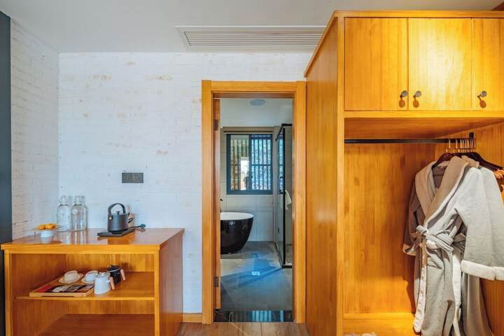 Room 85 of 259