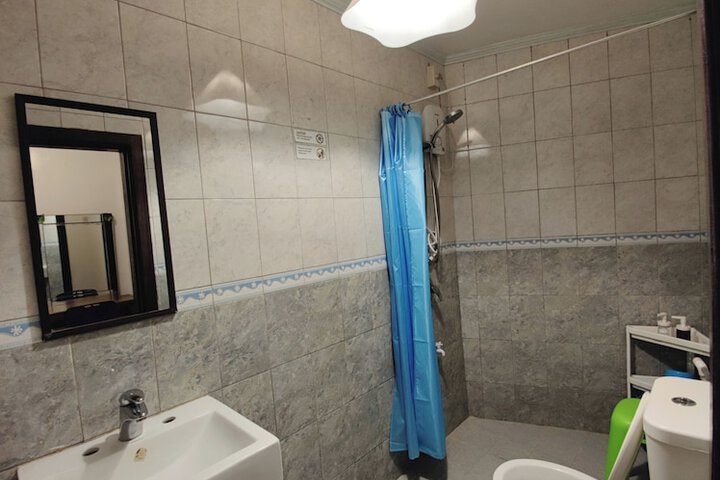 Room 33 of 86
