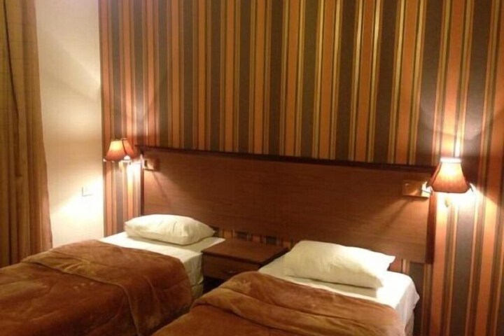 Room 6 of 44
