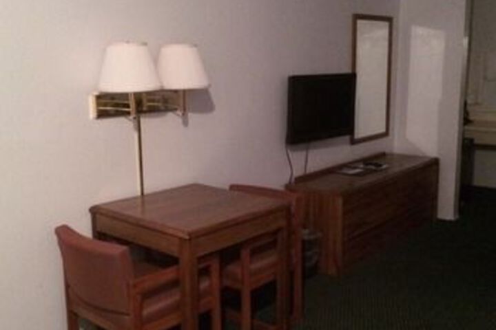 Room 9 of 12
