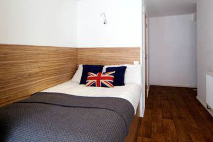 Room 9 of 12