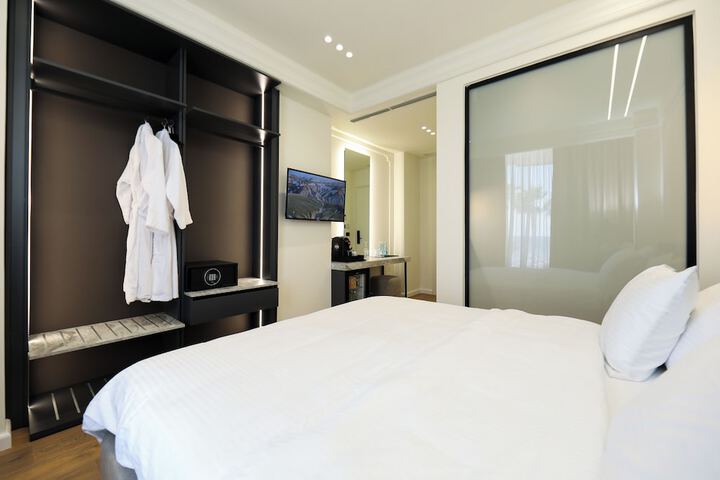 Room 4 of 59