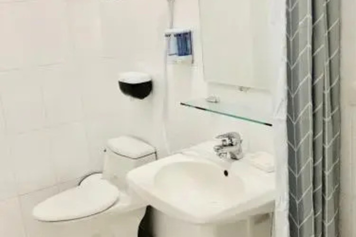 Room 9 of 25