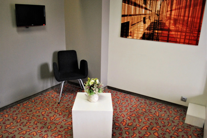 Room 17 of 30