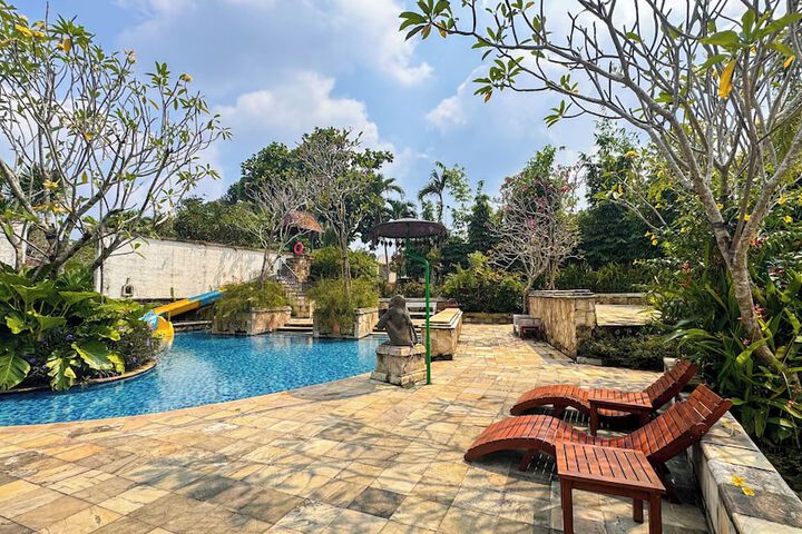 Pools & Facilities