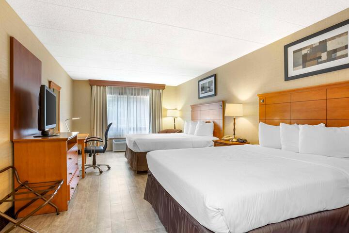 2 Queen Beds WiFi Full Breakfast (12 of 24)