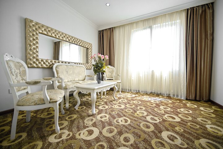 Room 44 of 77