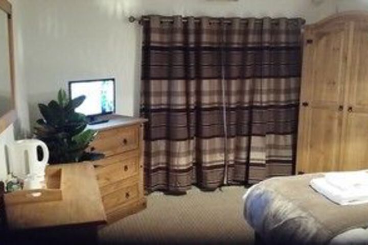 Room 11 of 33