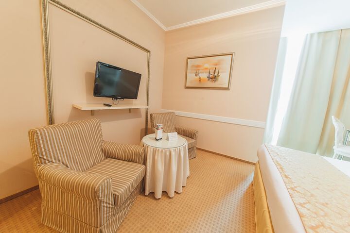 Room 15 of 48
