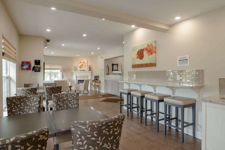 Breakfast/Coffee Service 34 of 46