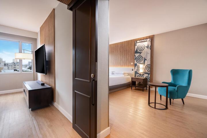 Room 42 of 116