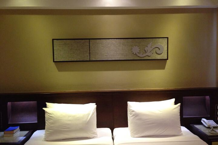 Room 15 of 50