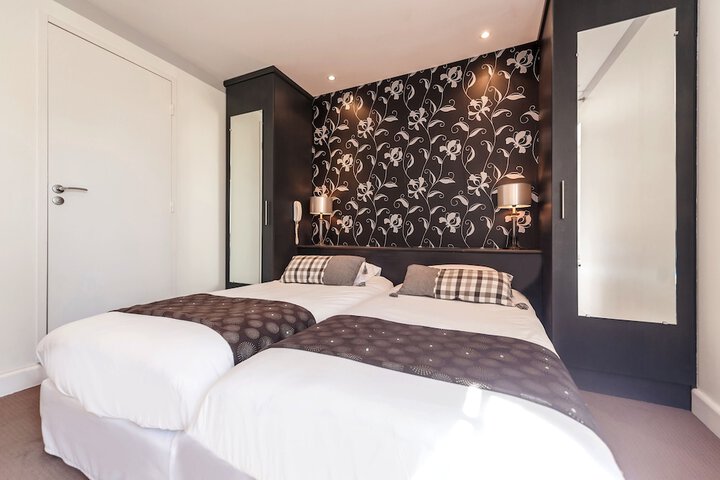 Room 3 of 39