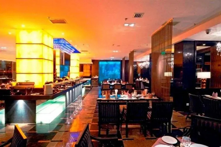Dining 9 of 15